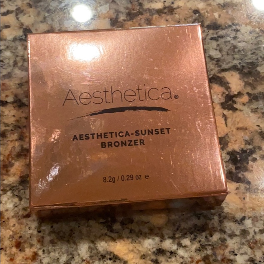 Bronzer - Picture 2 of 2